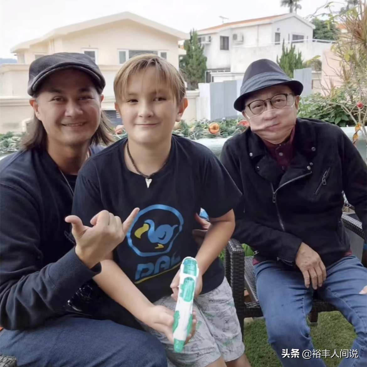 许冠杰全家相聚过圣诞节，家族强大近20个人，许冠文携妻子现身