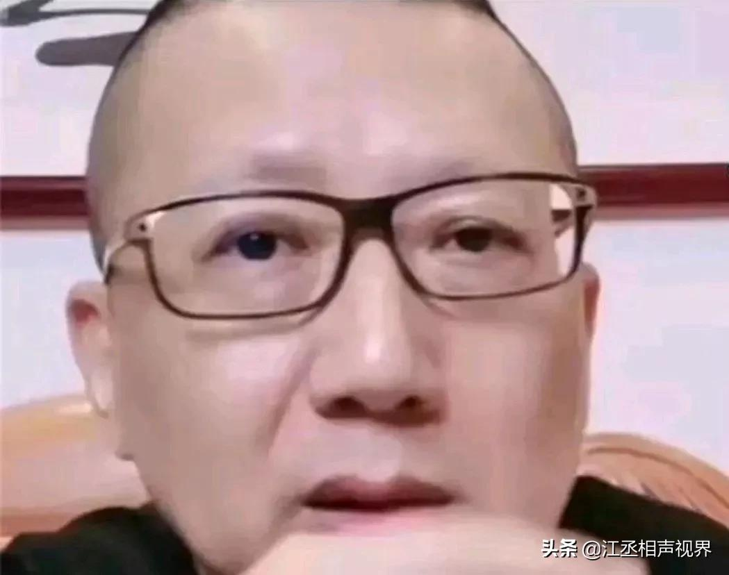 郭德纲说当年给汪洋打电话解释砸挂的事，他说没事，后来接到传票