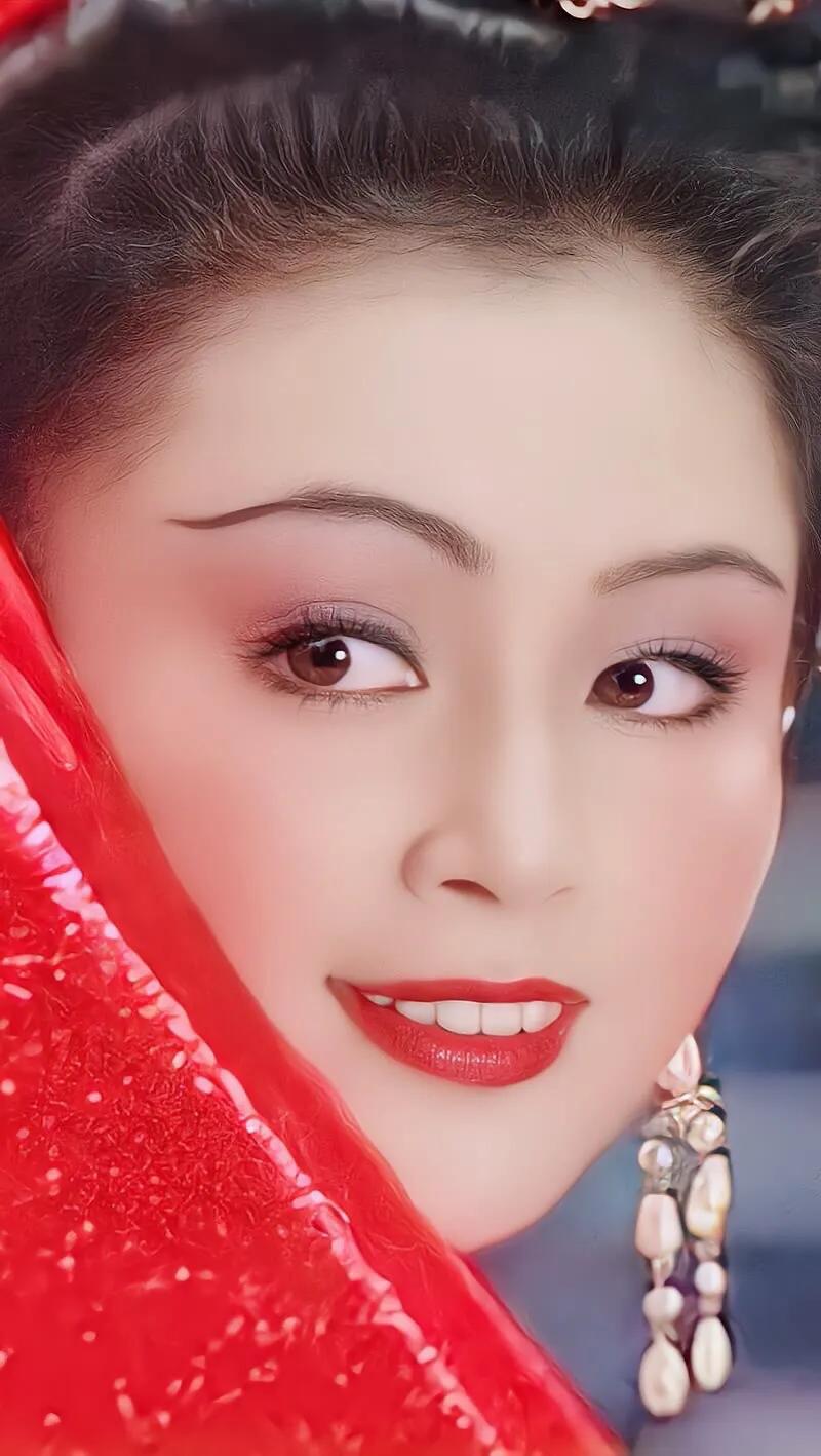 陈红的貂蝉美若仙女，仿佛从画中走出来一样