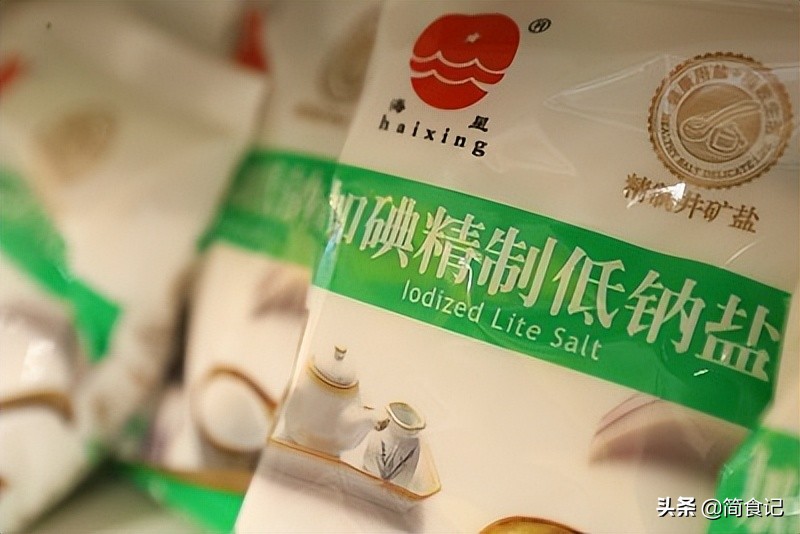 超市的“盐”品种多，哪种适合家庭用？怎么选更健康？一文全读懂