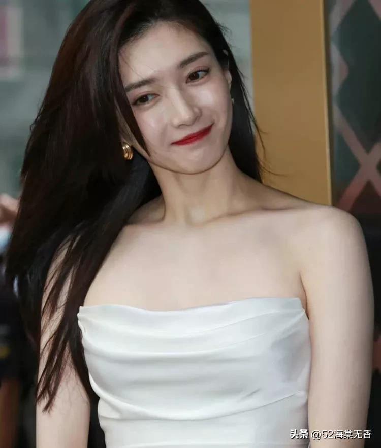 江疏影，有点事业女强人的感觉，不过确实很美