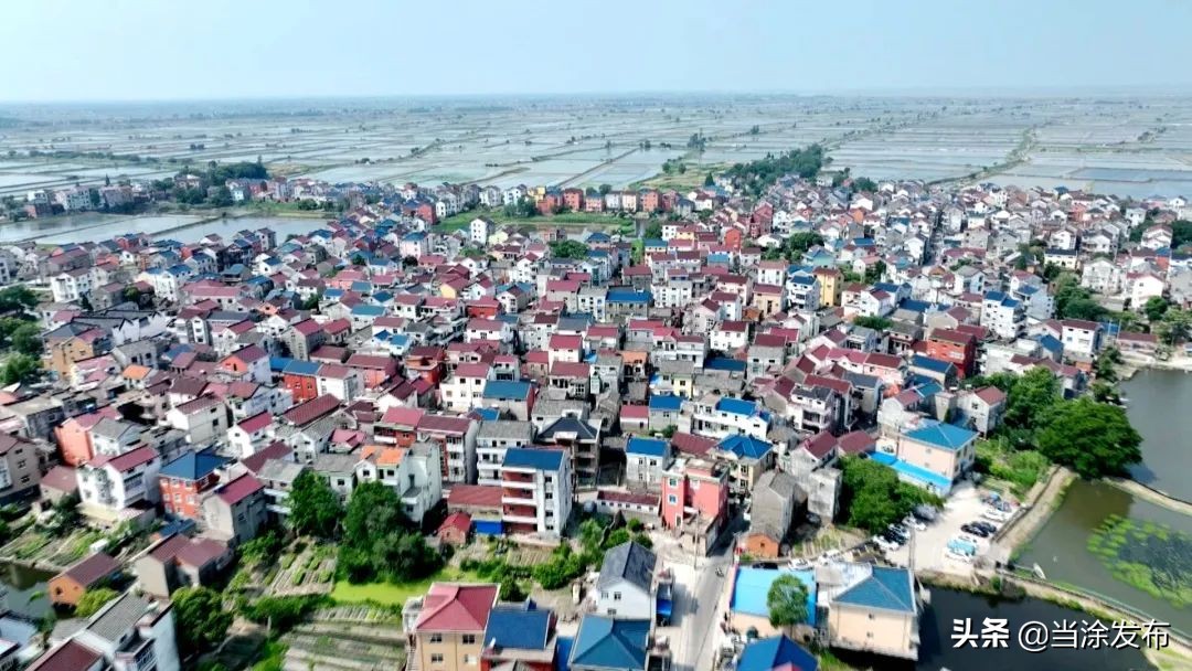 安徽当涂：点赞！村民无偿让地建设停车场！