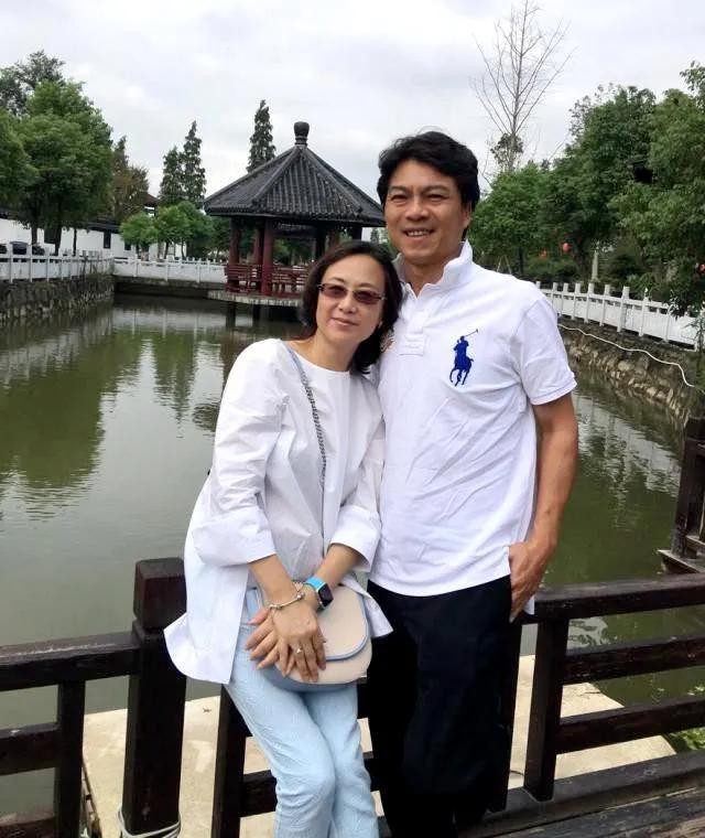 56岁吴玉芳新晒写真美照(演员吴玉芳:嫁江嘉良,为爱隐退连生两女,恩爱