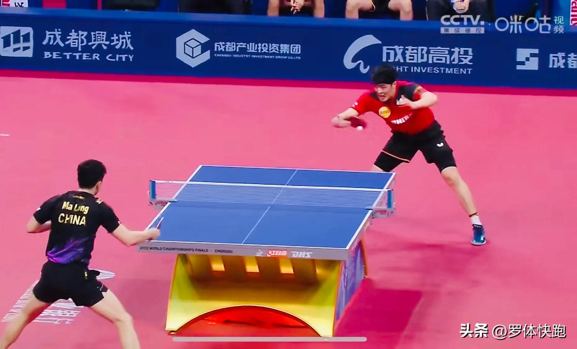 稳!樊振东、马龙各拿1分，中国乒团距成都世乒赛男团冠军一步之遥