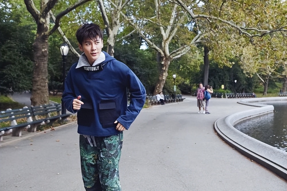 长年坚持吃素食的王嘉，生活中是怎样的？