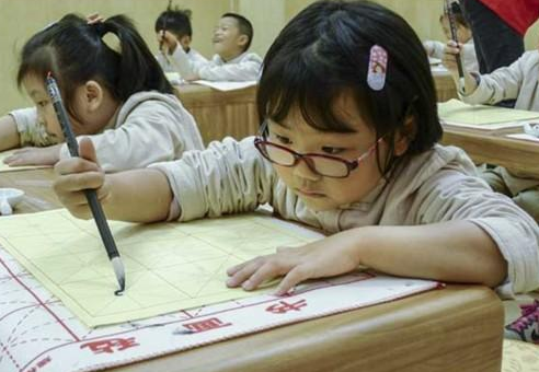小学生用阿拉伯数字“1—10”写短文，老师却不服输，评语亮了