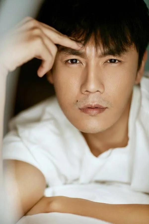 秦昊个人资料(秦昊一个从戏混子到叔圈顶流的演员)