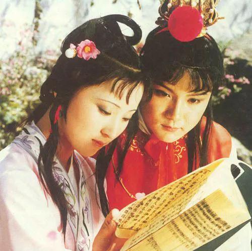 探秘《红楼梦》中的自然意象与生态智慧