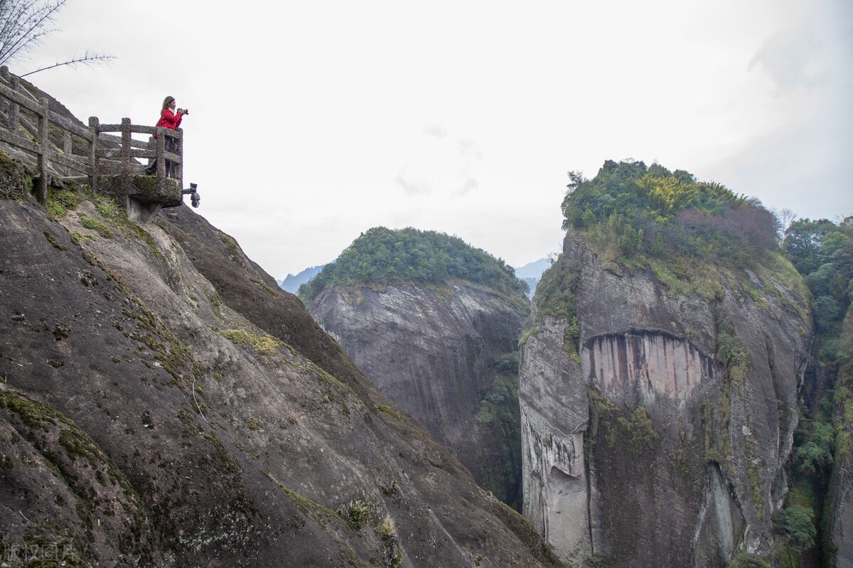 来武夷山，在天游峰冥想，观碧水丹山，拍摄秀甲东南的美景