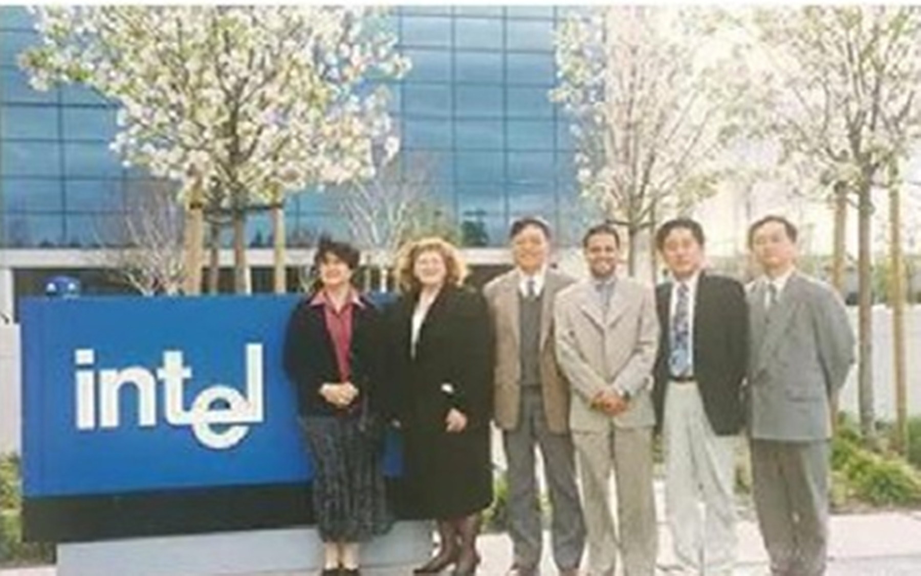 中国互联网之父，被誉为中国上网第一人，今天能上网全要感谢他