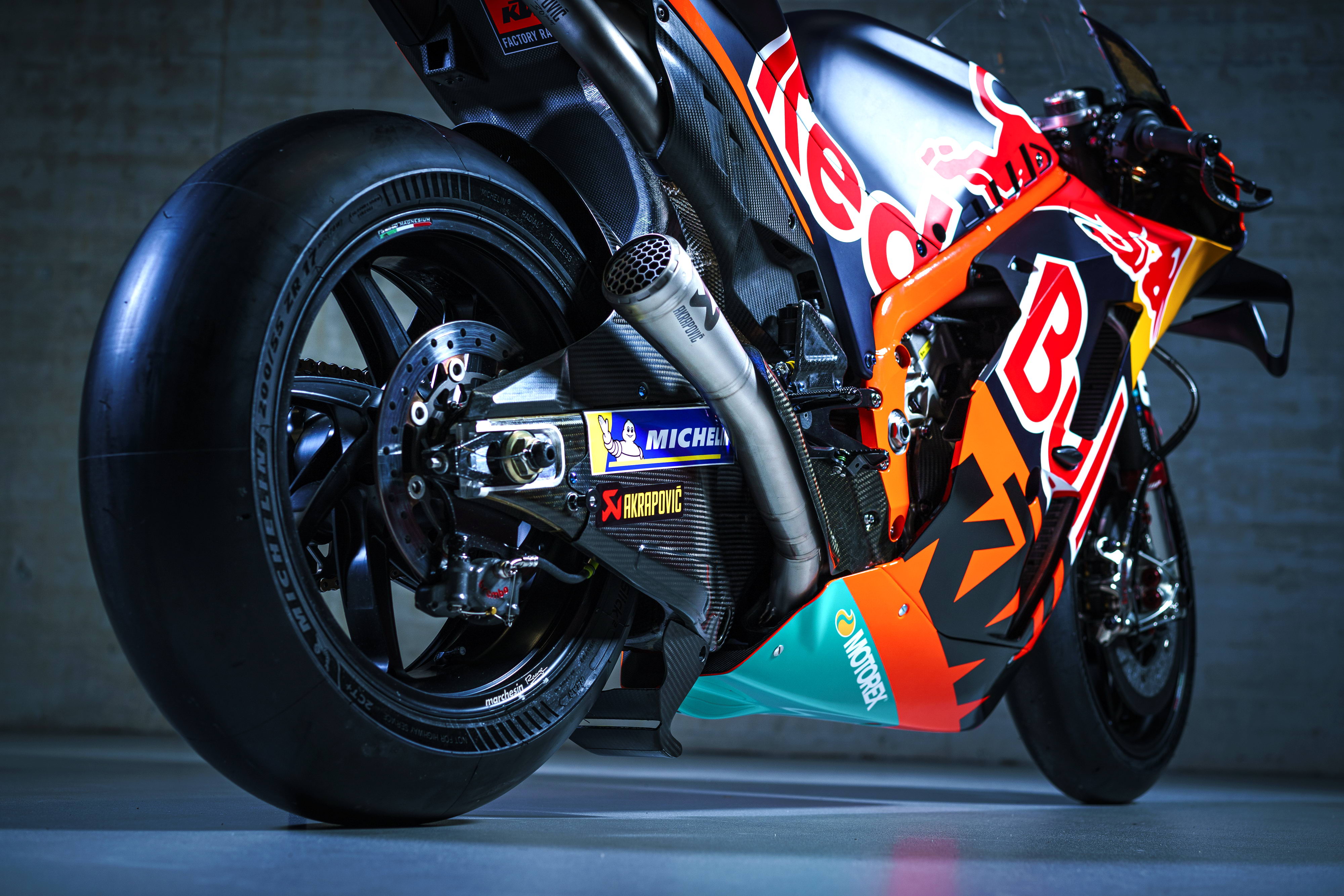 赛车rc比赛(MotoGP 2022：KTM MotoGP 红牛车队的 RC16 赛车)