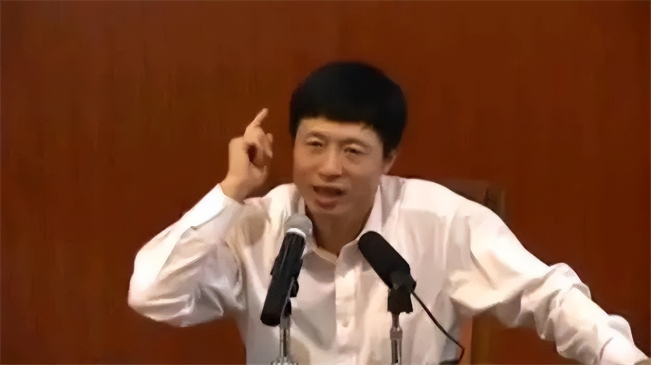 2014年艾跃进确诊胃癌，胃部被切掉4分之1，仍不愿意离开讲台