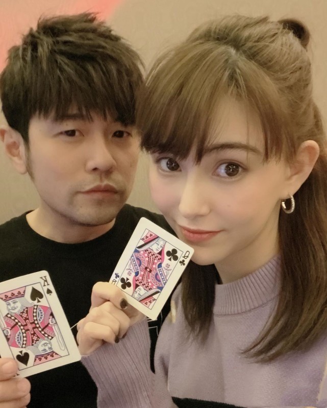 昆凌挺孕肚练拳击，周杰伦化身爱妻私人陪练，夫妻俩情人节好甜