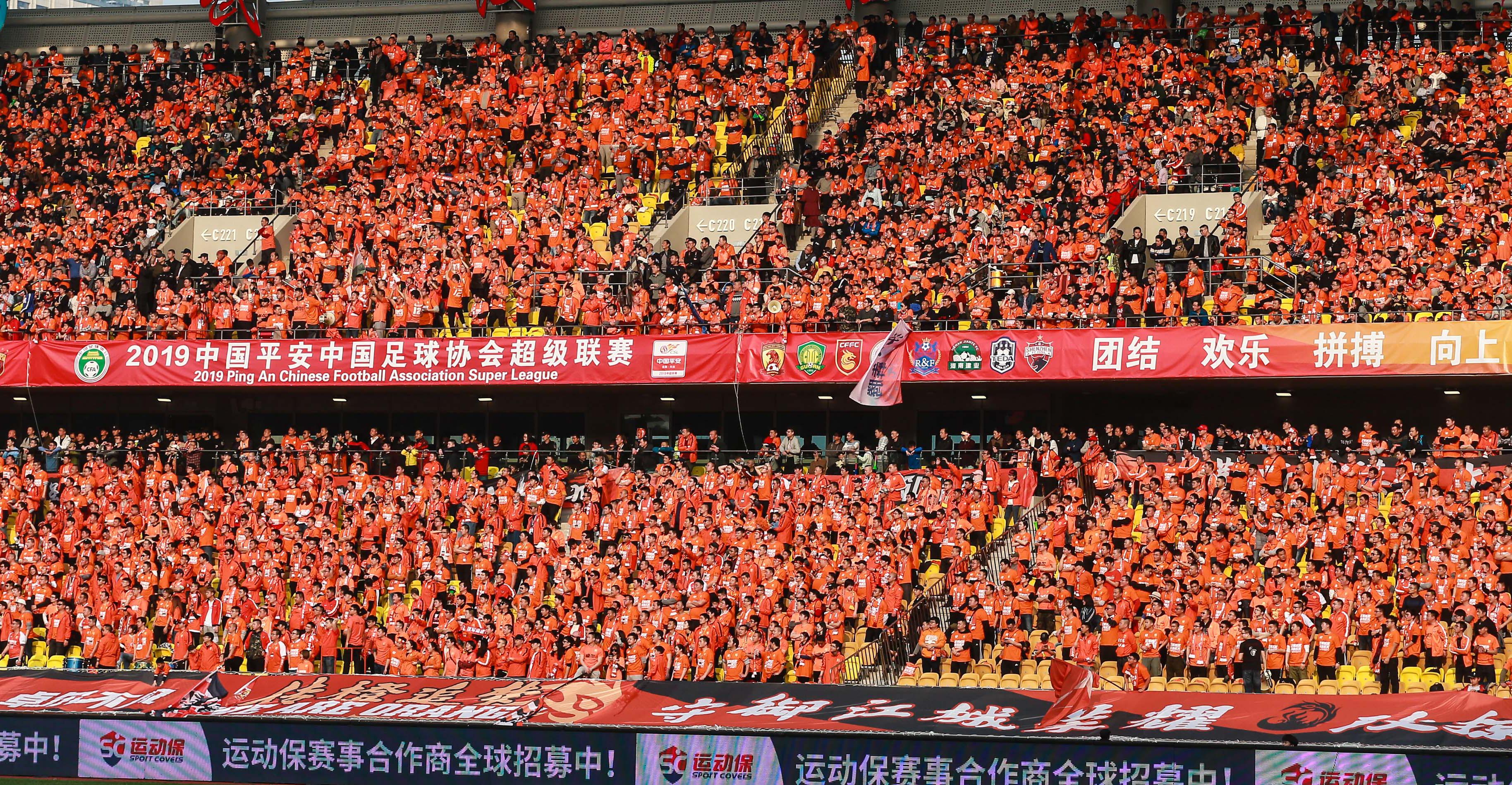武汉足球橙色褪去，卓尔完成“历史神使命”