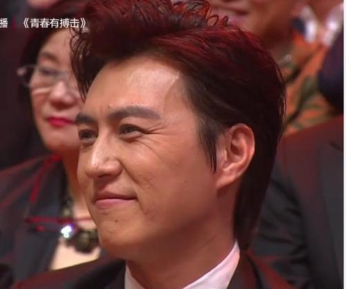 被鱼尾纹拖累颜值的8个明星!不笑青年俊杰,一笑老大爷