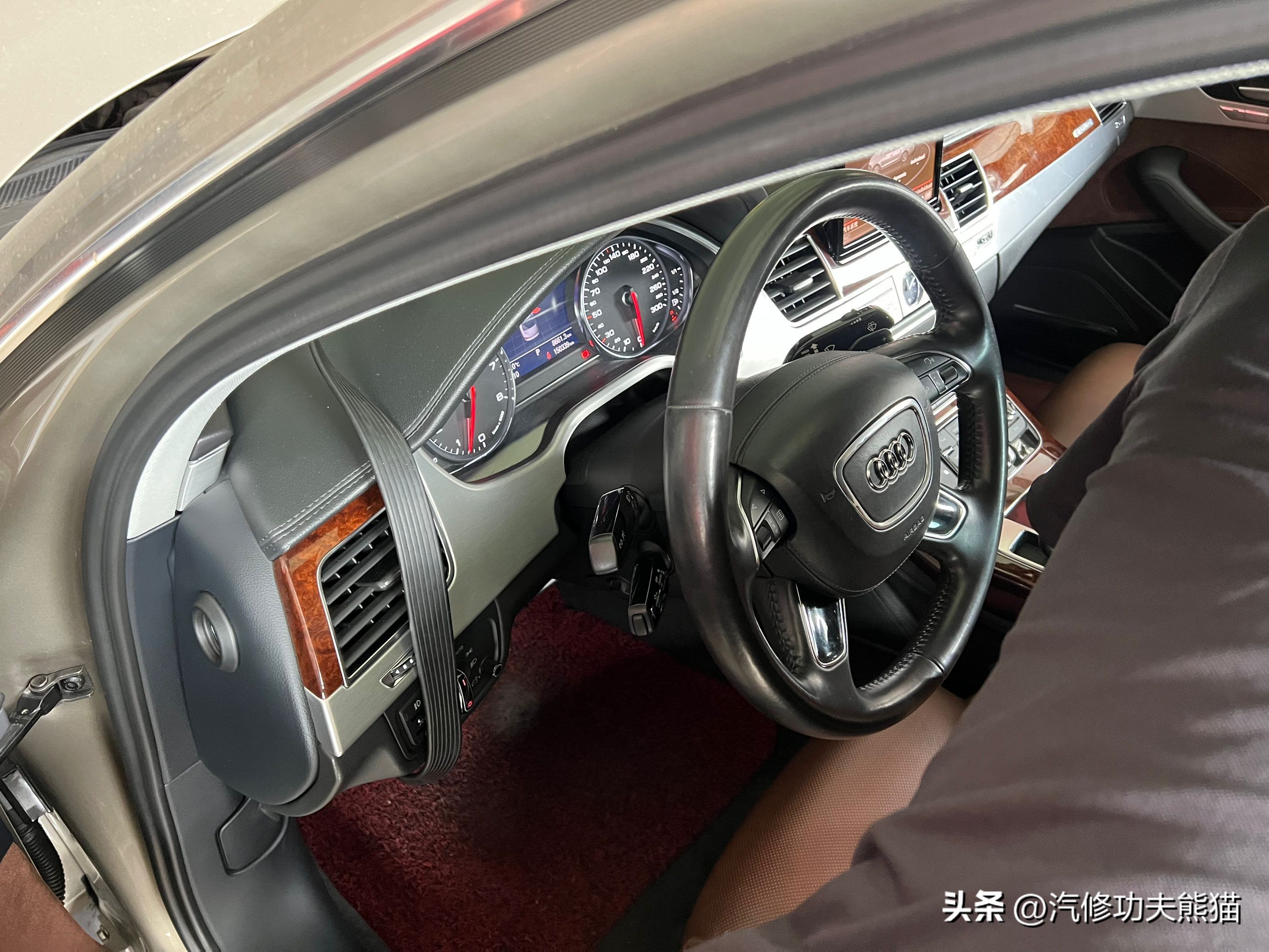 下午拖回来两台2012年的宝马和奥迪A8L，告诉你们豪车怎么省钱修
