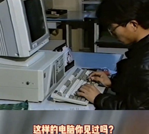 20多年前没有手机电脑，大学生们在宿舍干嘛？老照片为你揭晓答案