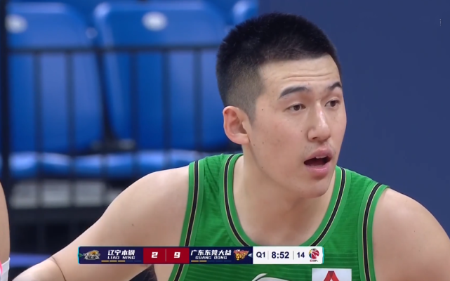 付豪38 12（生涯最强一战！付豪狂轰38+12打爆广东内线，3人被驱逐太惨烈）