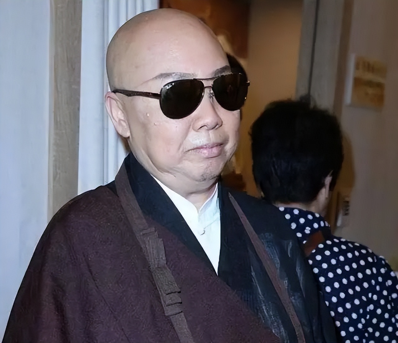 "消失"4年,67岁费玉清近况曝光:不结婚,无子女,帮姐姐还千万巨债,资产