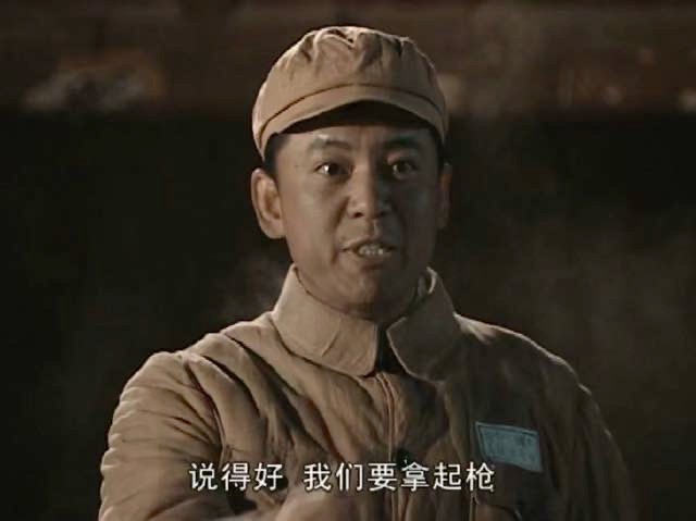 李雪三中将返乡寻亲，却只见门口一陌生木匠，警卫员持枪对天扫射