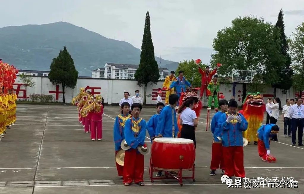 南郑区协税镇初中举办社火主题文化艺术节