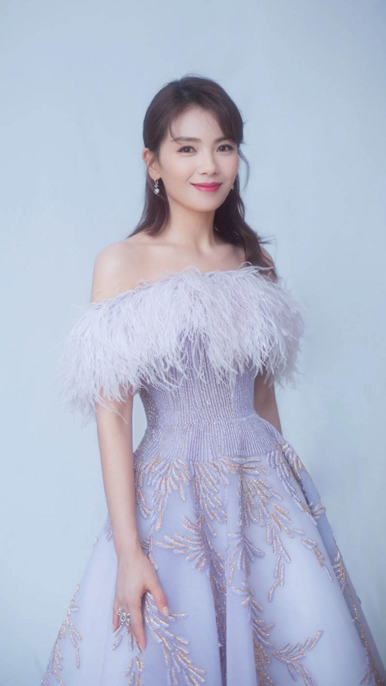 太惊艳了!43岁刘涛气质优雅,女人味十足!