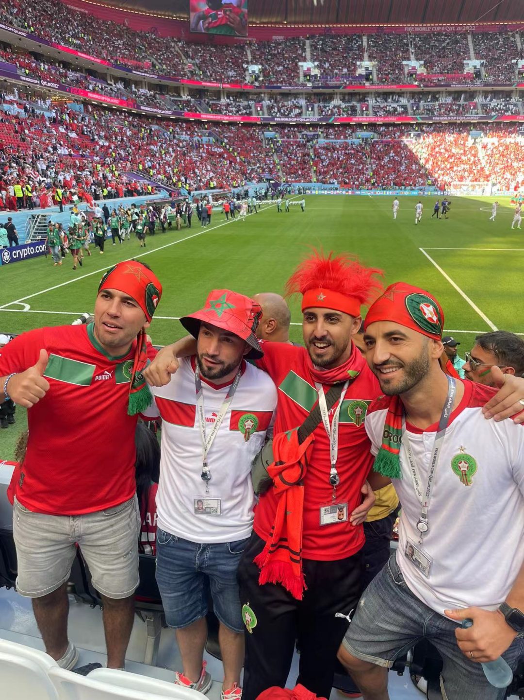 没有人知道他们的工资是多少（我在人均土豪的卡塔尔打工，底薪不到7000：这里还是看国籍给钱的）