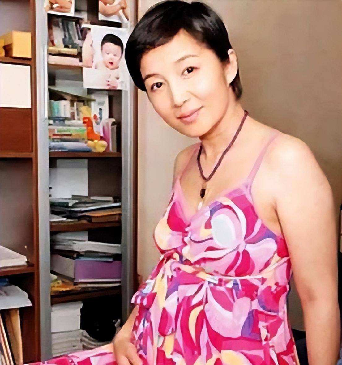 吴绮莉,说她做"鸡"都没人要,母亲带给她的伤害超过人们想象