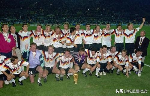 世界杯德国第一场为什么输(世界杯小历史，1994世界杯揭幕战，埃切维里红牌，德国队一球小胜)