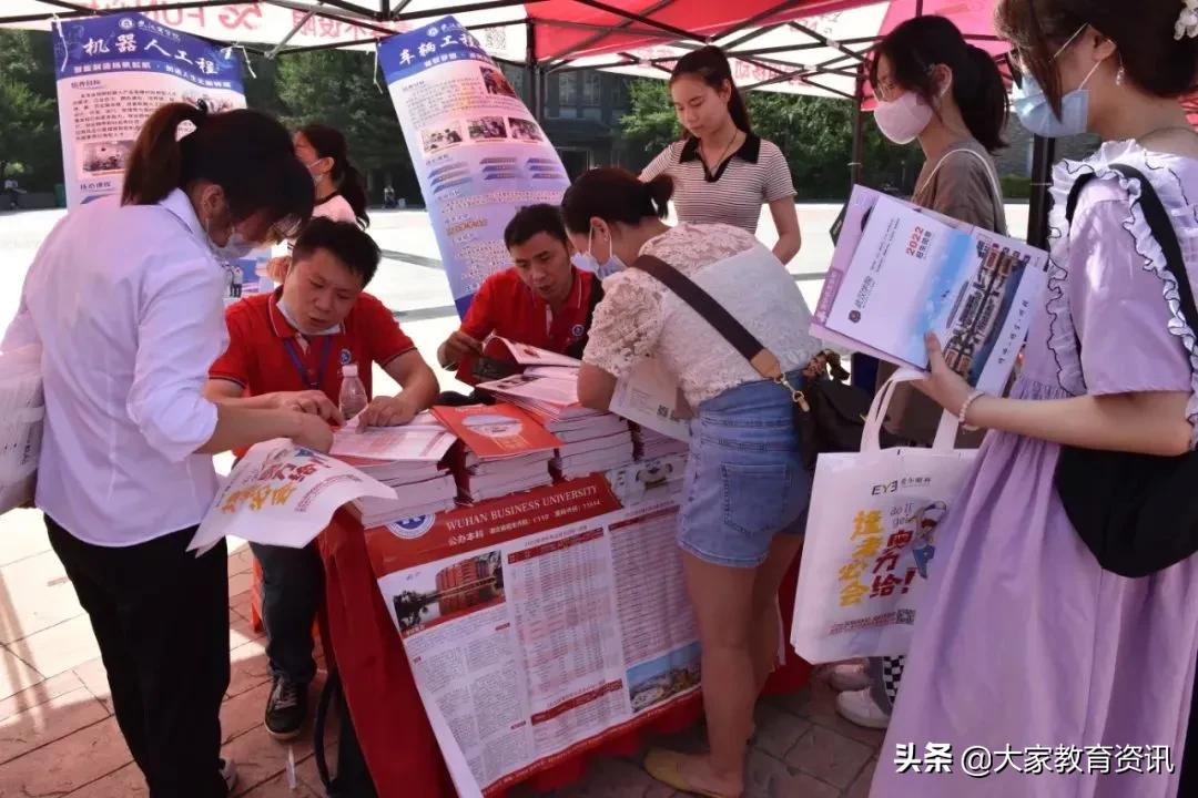 湖北省内外高校预估分数线及在鄂招生计划