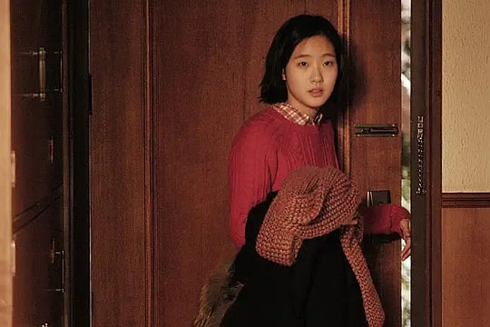 她的中文水平达10级，凭借“尺度片”得到认可，不惜为戏增重8斤