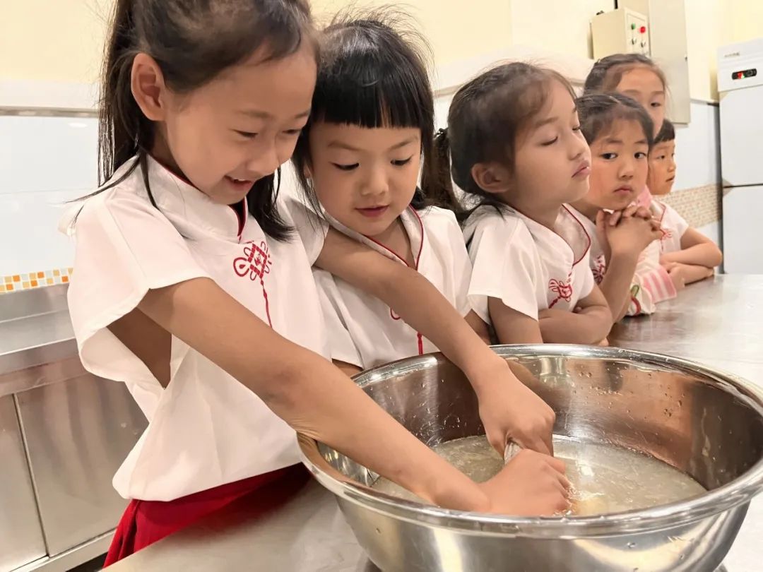 成都高新区朝阳小学深入开展二十四节气之小满有关活动