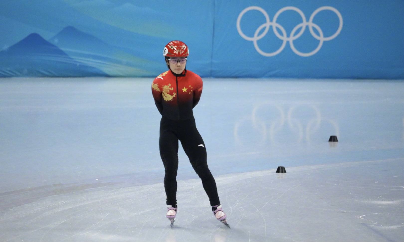 女子短道速滑(中国短道速滑女队遭致命打击！从金牌到一轮游，她们经历了什么？)