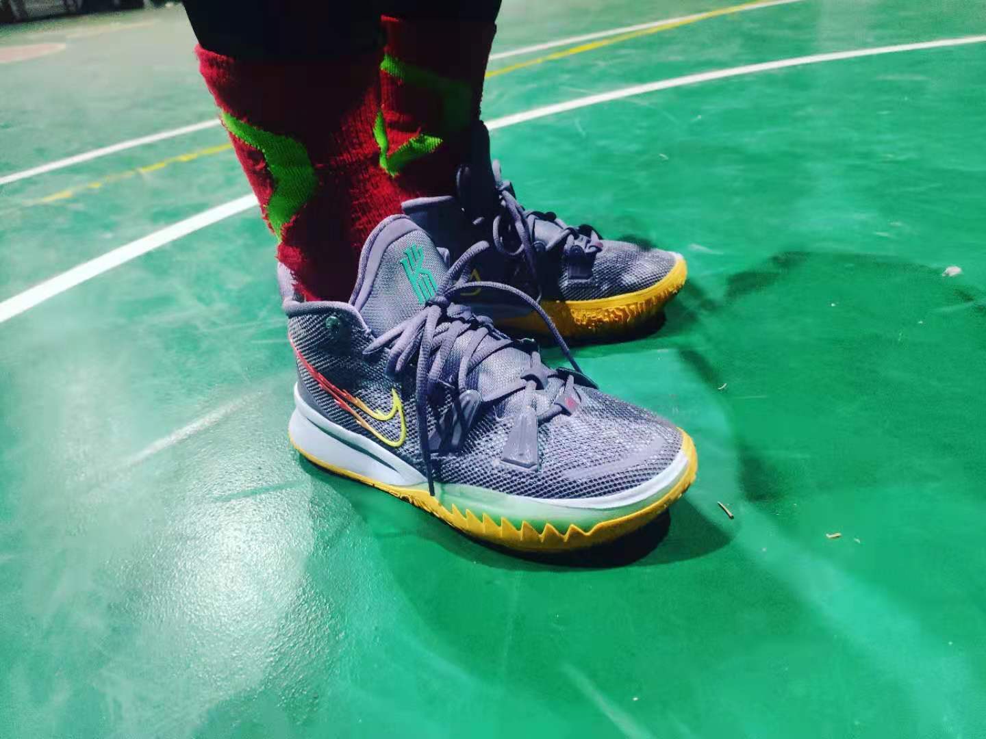 nba球员为什么穿欧文7（欧文欧神仙NBA赛场穿了哪些Nike Kyrie 7代篮球鞋经典回顾）-华海博客
