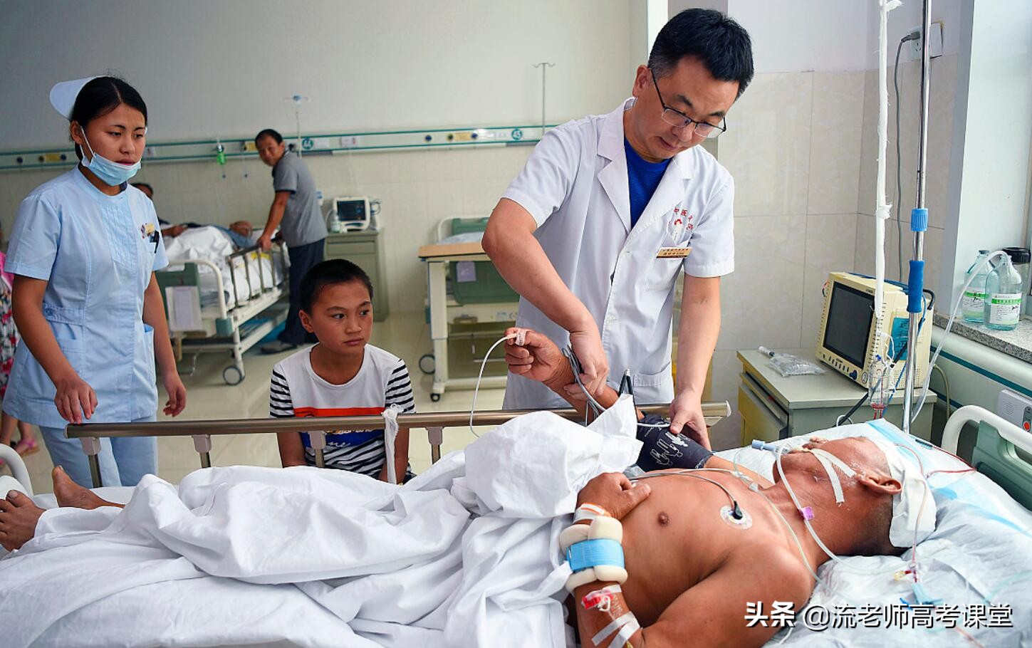 医学生就业好吗？重点高校和普通院校就业的差距，家长表示不理解