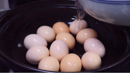 五香鸡蛋的做法和配料（五香茶叶蛋的制作方法）