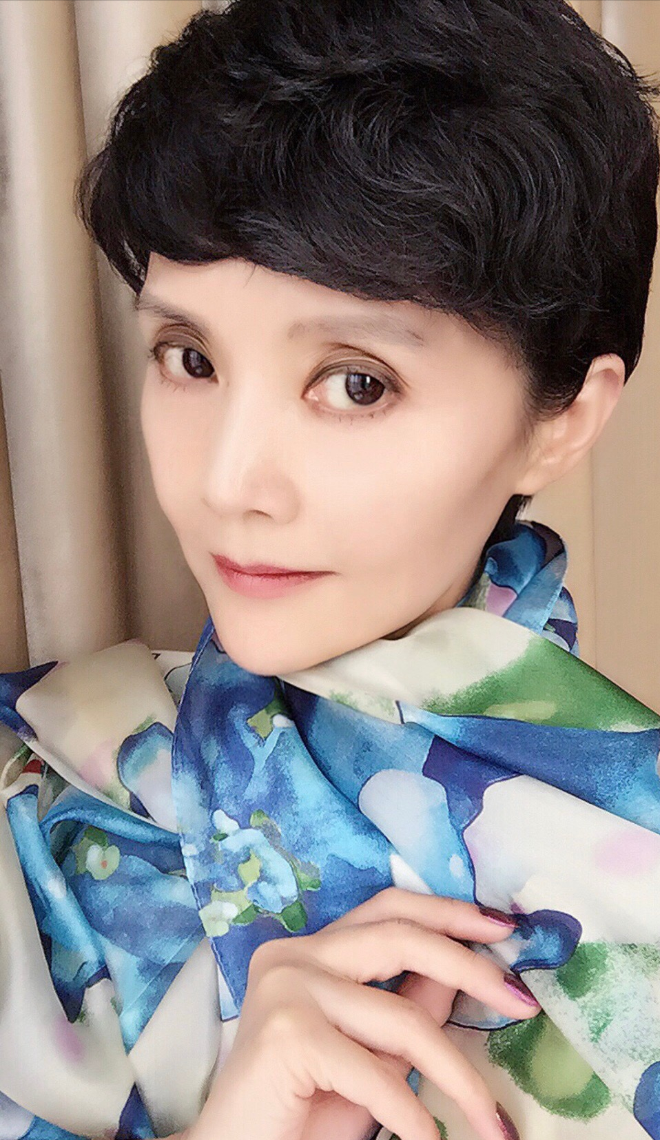 知名演员李佳璇：导演丈夫去世8年，与狗为伴，她的痴情让人泪目