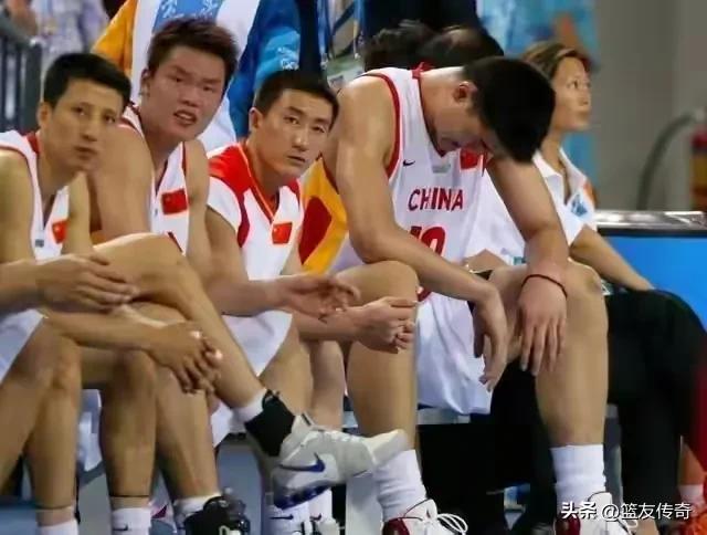中国男篮在2004年雅典奥运会上重回八强，姚明居功至伟