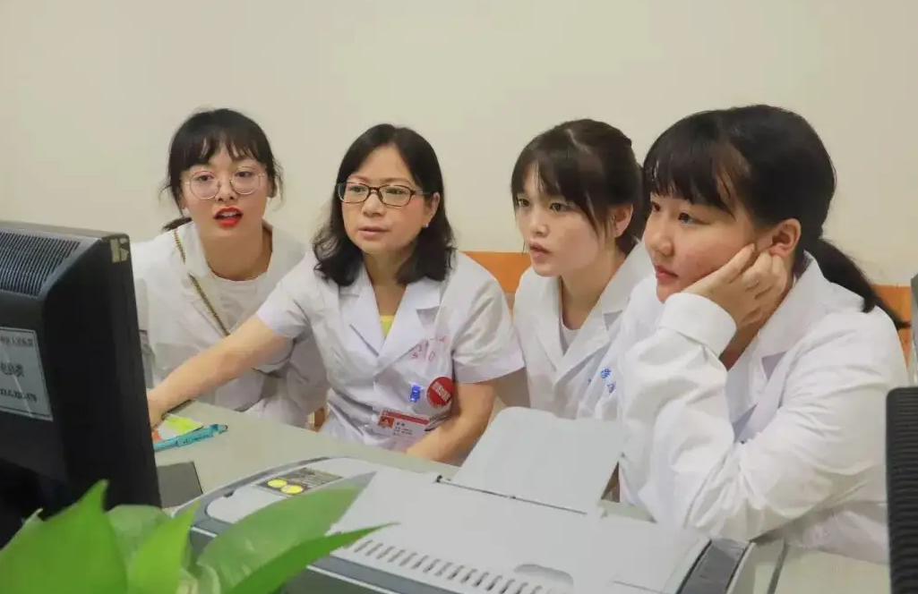 “没必要”考研的4个专业，读本科已经够吃香了，别白白浪费时间