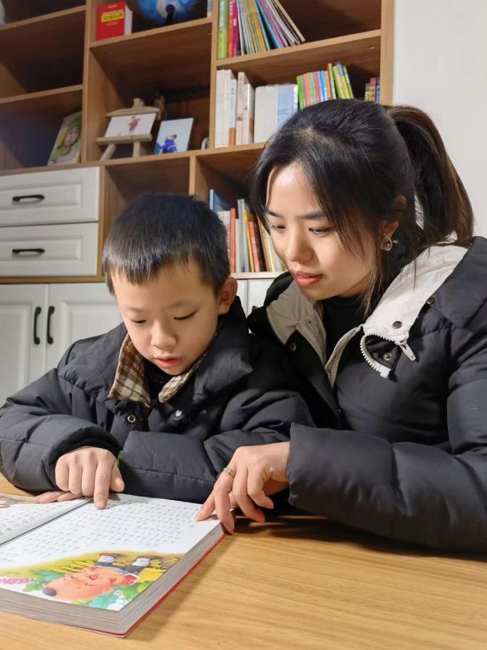 与书同行，不负春光——记天府新区华阳实验小学读书月活动