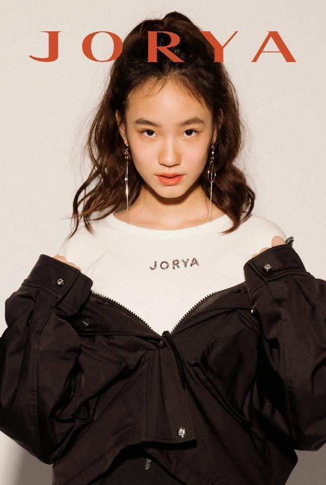 小s偏心表白二女儿！最新画作曝光太厉害，终于艳压俩姐妹成焦点