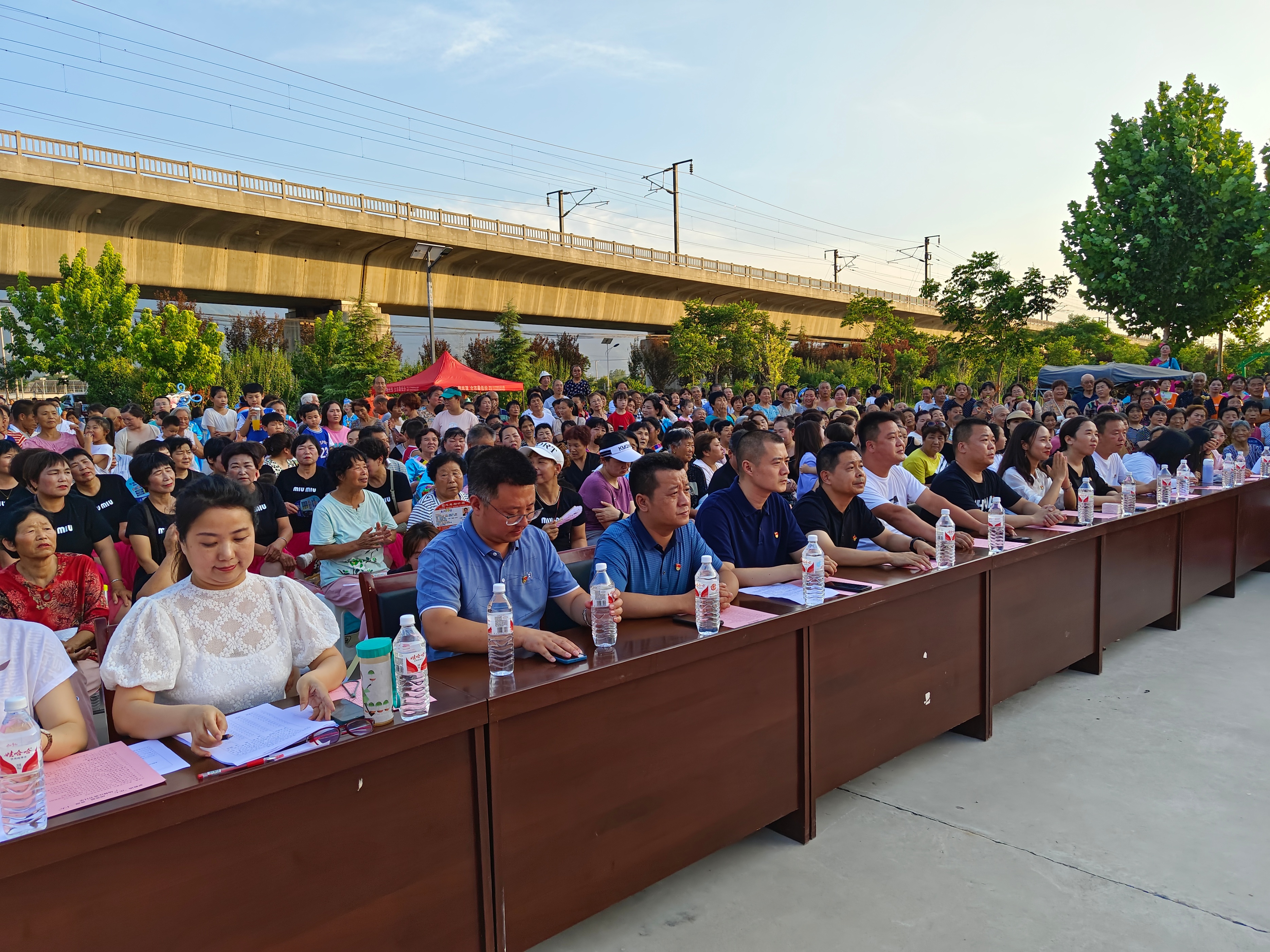 华阴市罗敷镇举办庆七一颂党恩喜迎二十大广场舞比赛