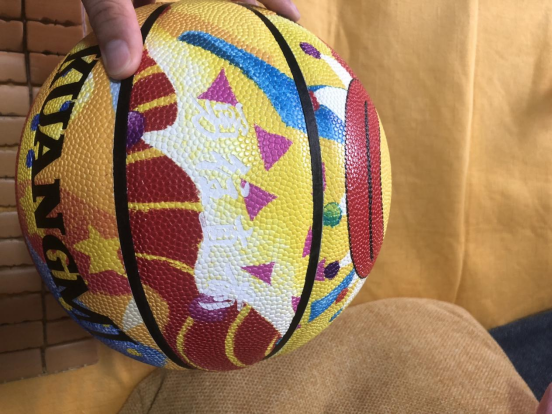 幼童篮球服(推荐一款适合儿童使用的篮球--狂迷儿童篮球)
