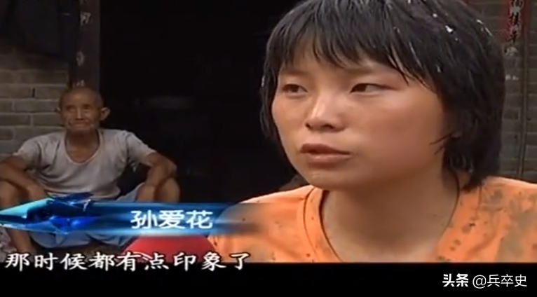 2010年，河南18岁少女“工地”搬水泥赚学费，家里穷的盐都买不起