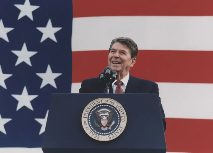 1985��ˮ���ٳ�����ͧ���Ӻ������й��������壬�ؼ�ʱ�̺�������