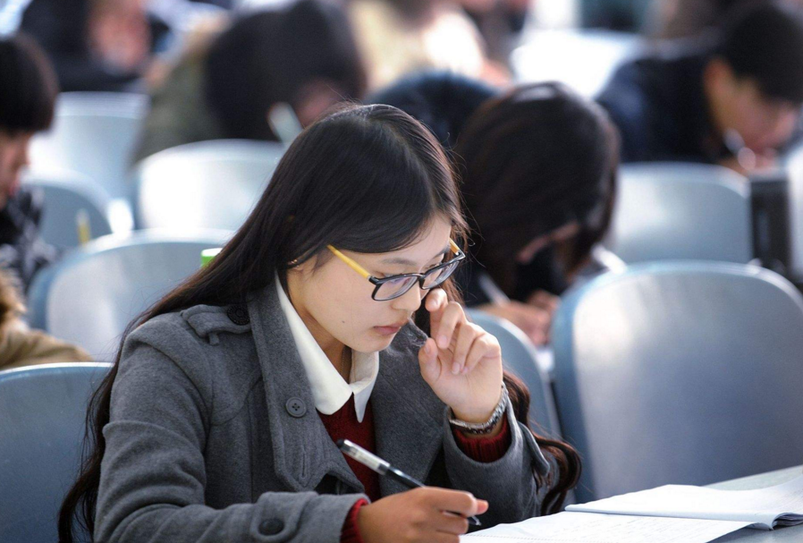 公务员政审有新规，部分学生或被限制通过，笔试成绩好也无济于事