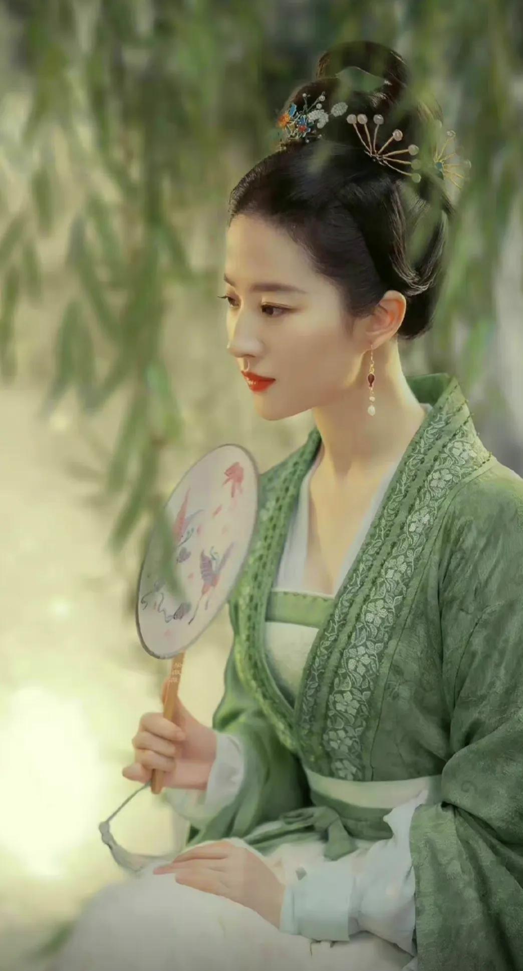 一个被美貌耽误的演技派，怎么做到的每个动作都那么美--刘亦菲