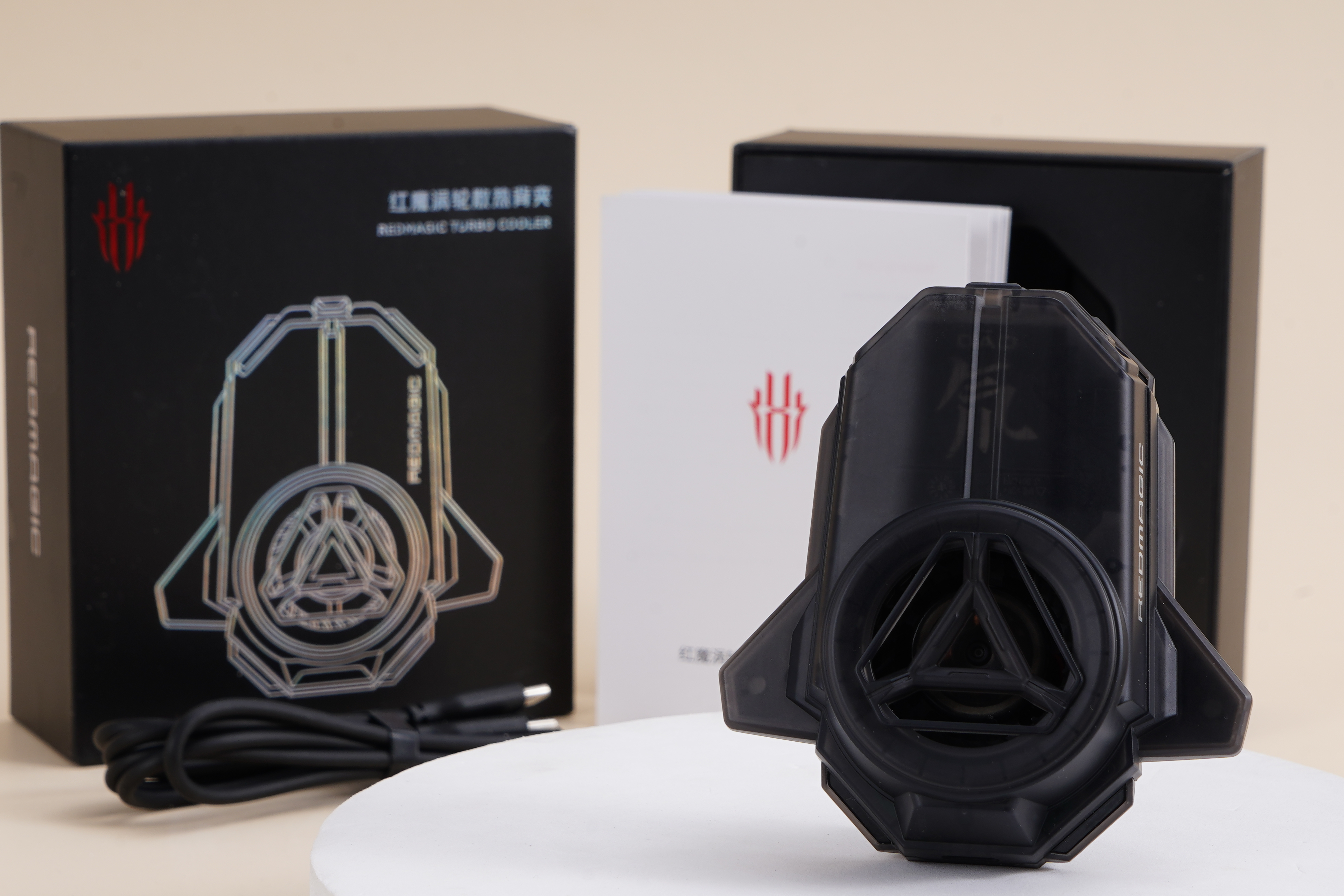 为冷静而发，全面压制火龙的红魔手机散热背夹