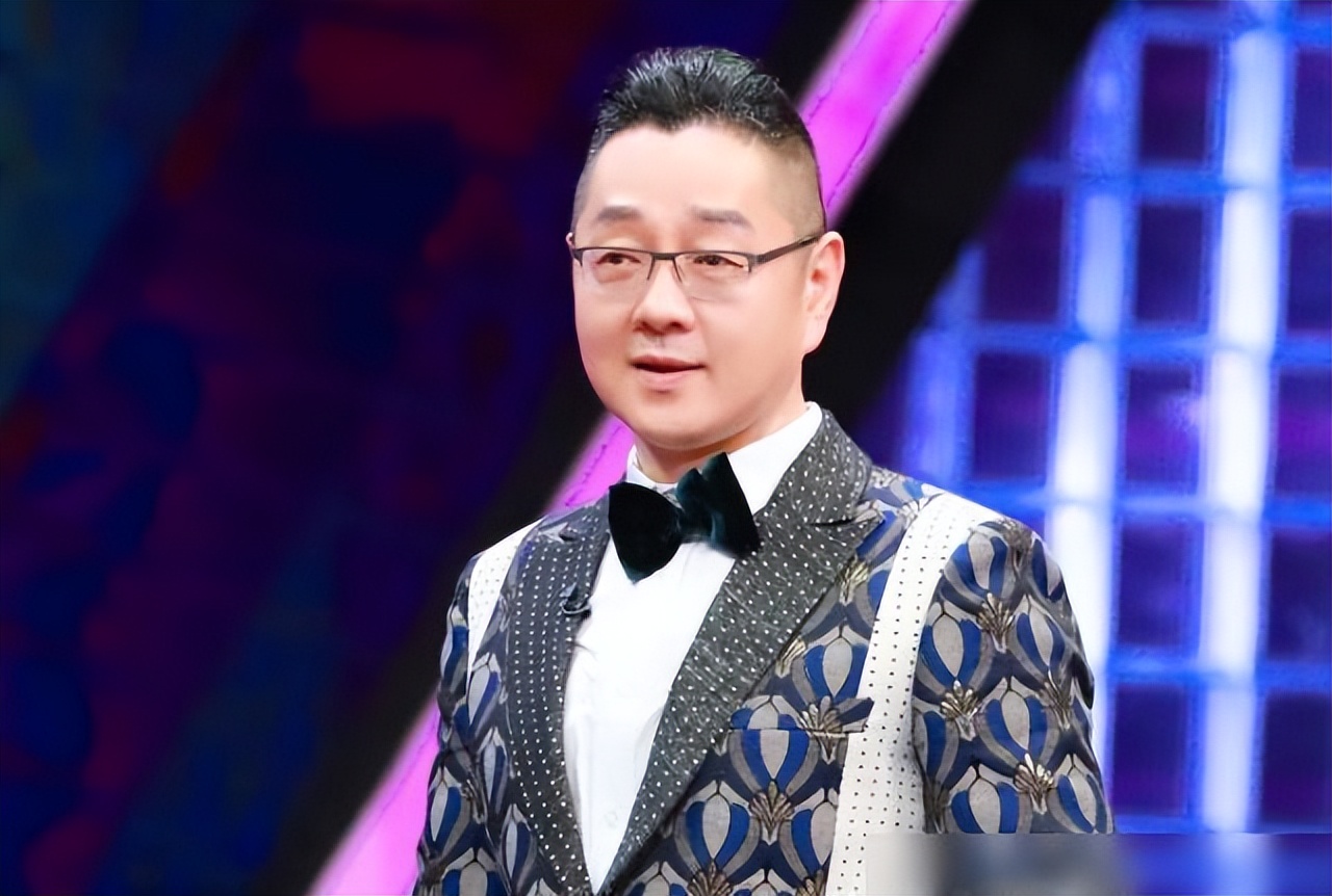 从"央视名嘴"到自嘲梗王,张绍刚在综艺主持掘金之路,直线狂飙