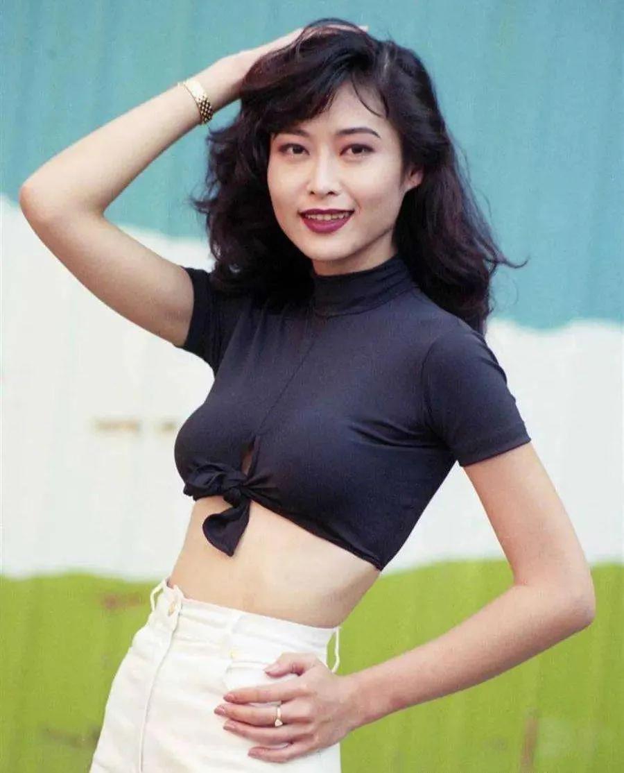 陈宝莲,身世十分可怜,成名后产后抑郁,在上海24层楼公寓跳楼结束自己